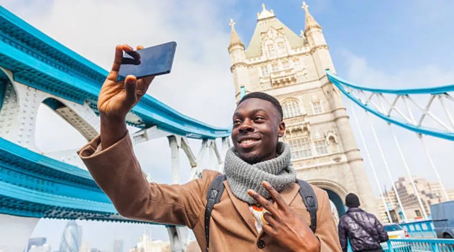 Solo Travel Tips for Beginners: A Complete Guide to Traveling Alone with Confidence Solo travel tips for beginners | Hotel-gurus.com