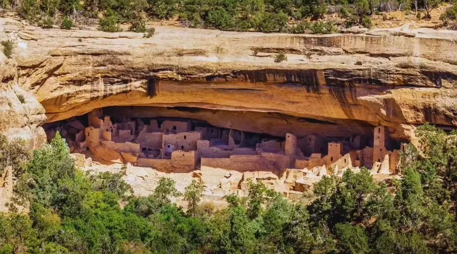 Heritage Routes and Cultural Trails: Journey Through History and Tradition Heritage routes and cultural trails | Hotel-gurus.com