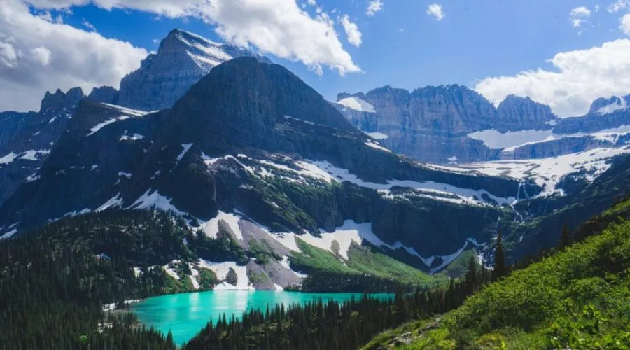Mountain Escapes for Nature Enthusiasts: Reconnect with Wilderness and Wonder Mountain escapes for nature enthusiasts | Hotel-gurus.com