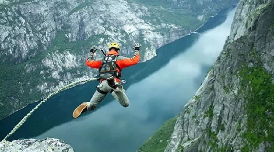 Adventure Travel Ideas for Thrill-Seekers: Exploring the Edge of Excitement Adventure travel ideas for thrill seekers | Hotel-gurus.com
