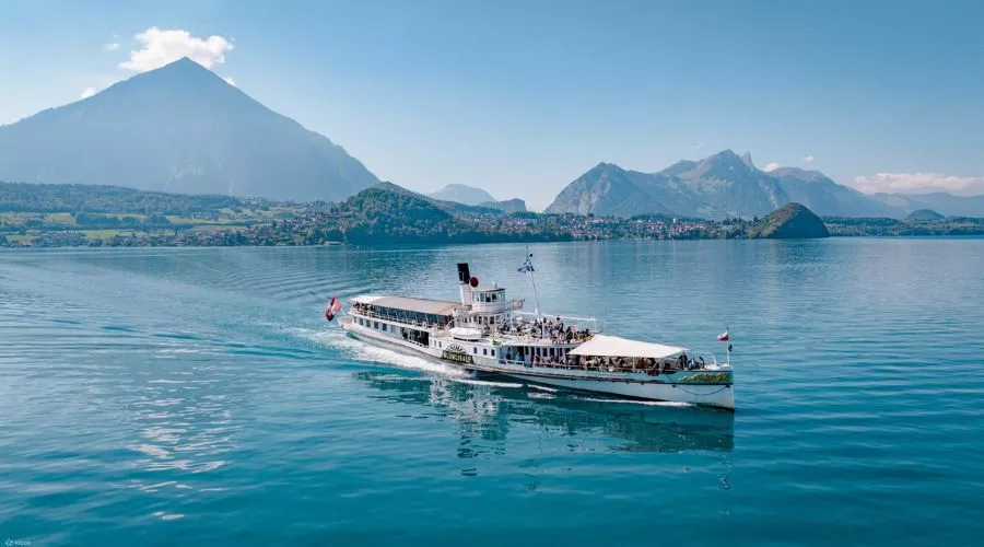 Scenic Boat Tour Experiences: A Journey Through Serene Waters and Breathtaking Views Scenic boat tour experiences | Hotel-gurus.com
