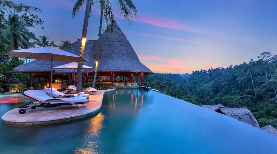 Luxury Honeymoon Destinations: Where Romance Meets Indulgence Luxury honeymoon destinations | Hotel-gurus.com